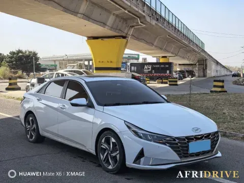 2022 Hyundai Elantra 3