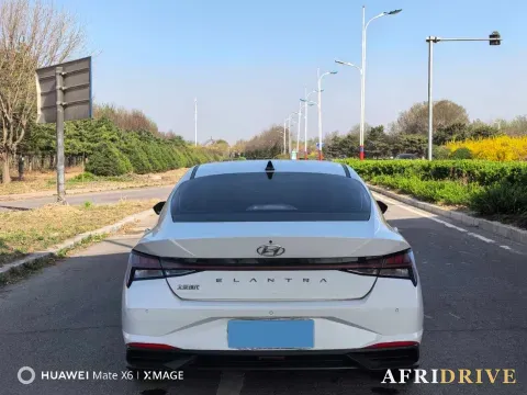 2022 Hyundai Elantra 5
