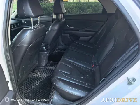 2022 Hyundai Elantra 8