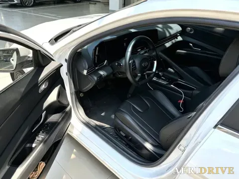 2021 Hyundai Elantra 4