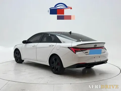 2022 Hyundai Elantra 4