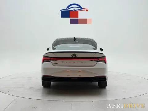 2022 Hyundai Elantra 5