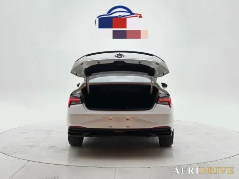2022 Hyundai Elantra 8