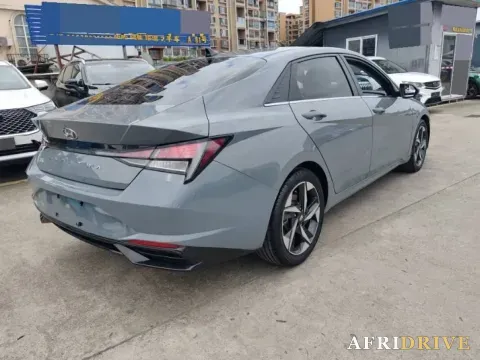 2021 Hyundai Elantra 4
