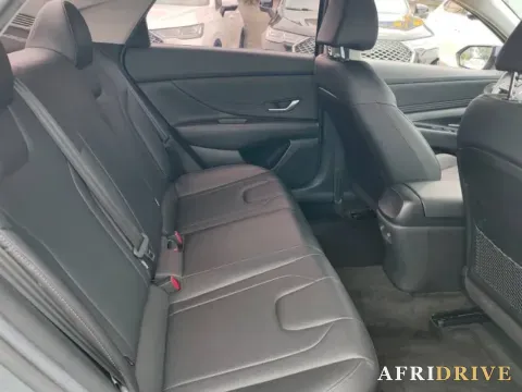 2021 Hyundai Elantra 8