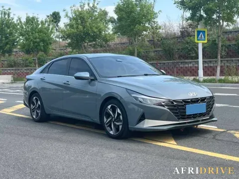 2022 Hyundai Elantra 2