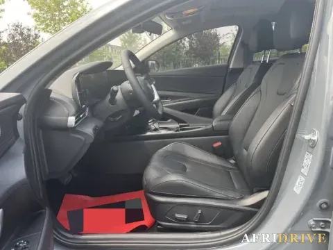 2022 Hyundai Elantra 4