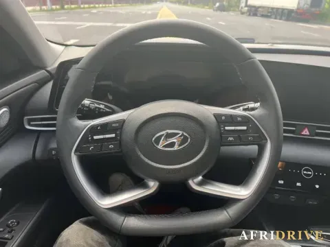 2022 Hyundai Elantra 8
