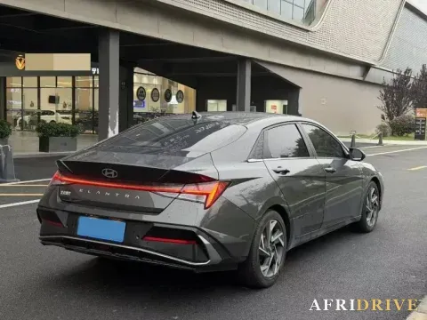2023 Hyundai Elantra 3