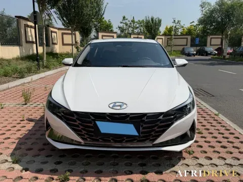 2022 Hyundai Elantra 2