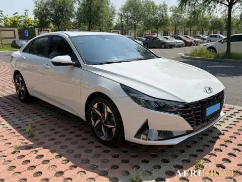 2022 Hyundai Elantra 3