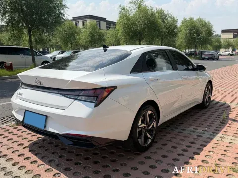 2022 Hyundai Elantra 4