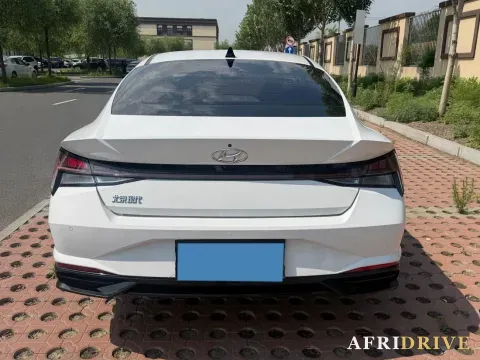 2022 Hyundai Elantra 5