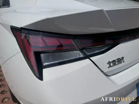 2022 Hyundai Elantra 8
