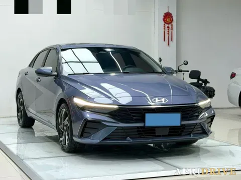 2023 Hyundai Elantra 3