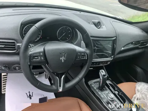 2022 Maserati Levante 6