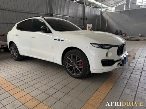2022 Maserati Levante 2