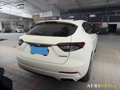 2022 Maserati Levante 4