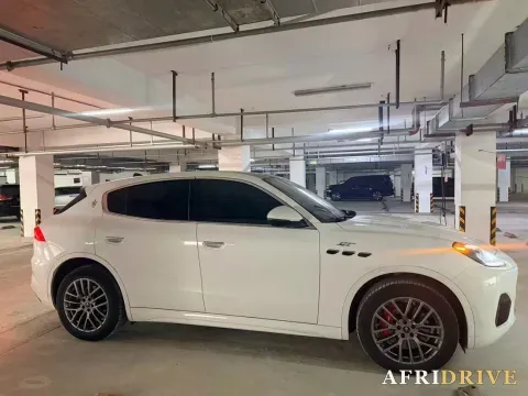 2022 Maserati Levante 6
