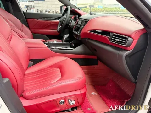 2021 Maserati Levante 4