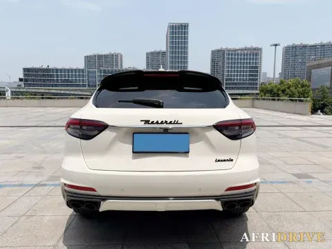 2021 Maserati Levante 8
