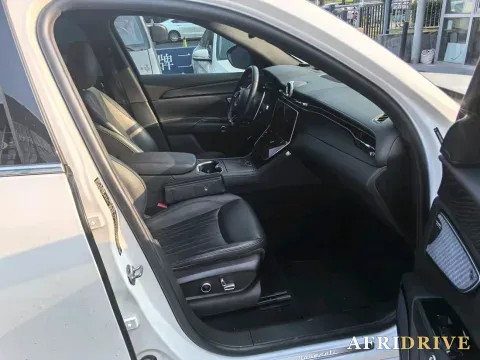 2022 Maserati Levante 2