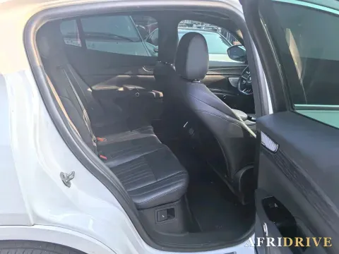 2022 Maserati Levante 4
