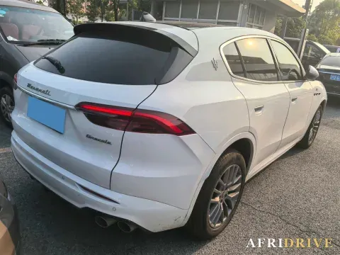 2022 Maserati Levante 5