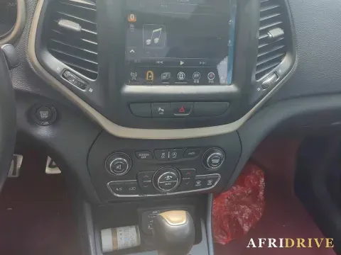 2017 Jeep Cherokee 6