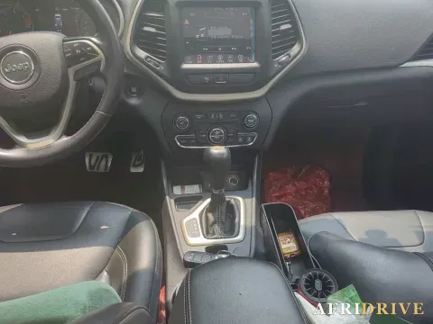 2017 Jeep Cherokee 7