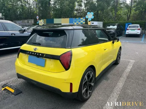 2024 MINI COOPER 4