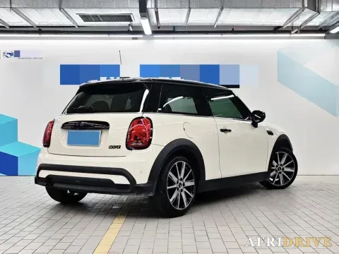2023 MINI MINI 8