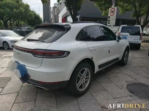 2020 Porsche Macan 2