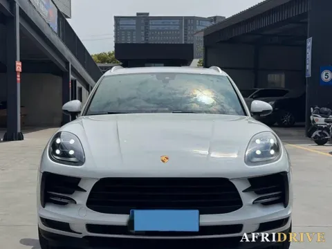 2020 Porsche Macan 2