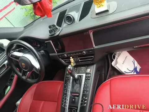 2020 Porsche Macan 6