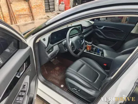2025 Bestune B70 3