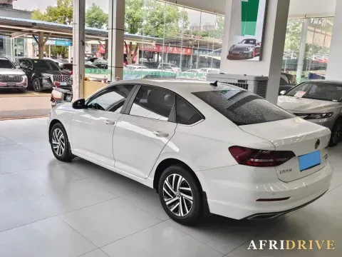 2022 Volkswagen Sagitar 8