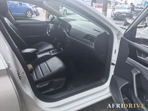 2022 Volkswagen Sagitar 5