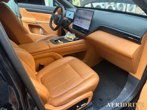 2025 DongFeng eπ eπ008 5