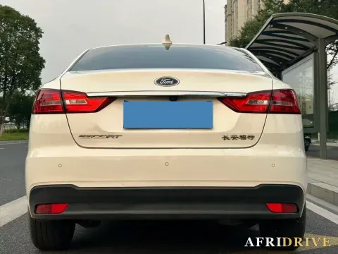 2019 Ford Escort 5