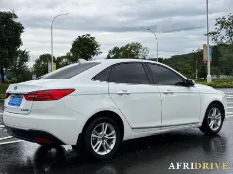 2019 Ford Escort 7