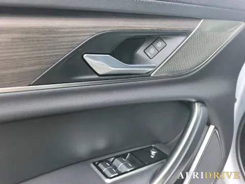 2022 Jaguar XFL 4