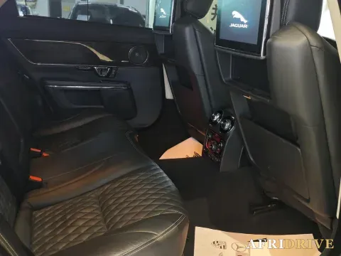 2016 Jaguar XJ 4