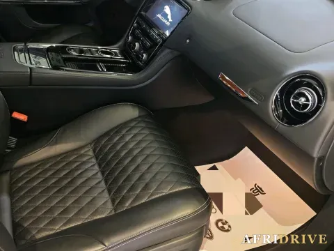 2016 Jaguar XJ 7