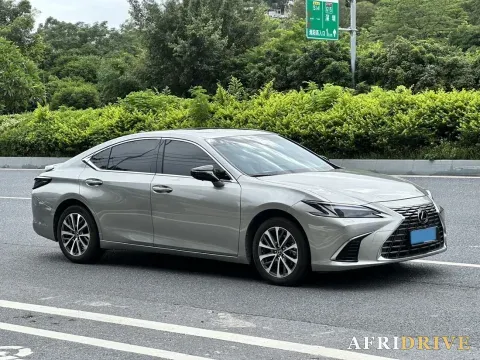 2025 Lexus ES 3