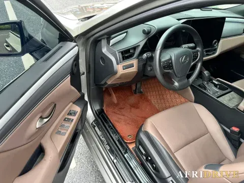2025 Lexus ES 4