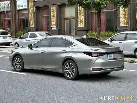 2025 Lexus ES 8