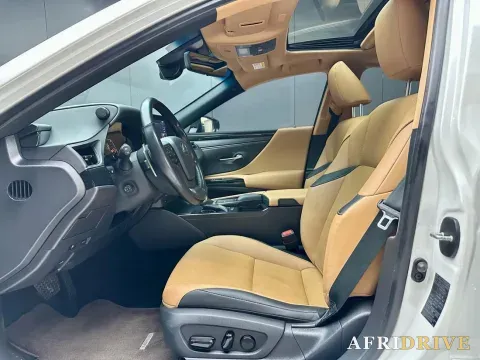 2021 Lexus ES 4