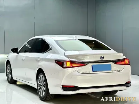 2021 Lexus ES 7