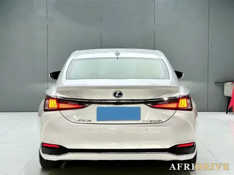 2021 Lexus ES 8